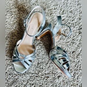 Paradox London Theresa Silver Shimmer Kitten Heel SZ 9
